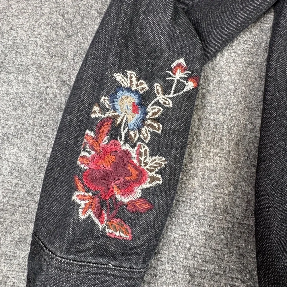 Vintage Hannah Denim Jacket Womens S Black Y2K Floral Embroidered Boho‎ Fairy